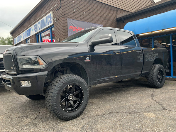 Ram 2500, leveled with 20x10 Hostiles and 35x12.50x20 Nitto Ridge Grapplers 